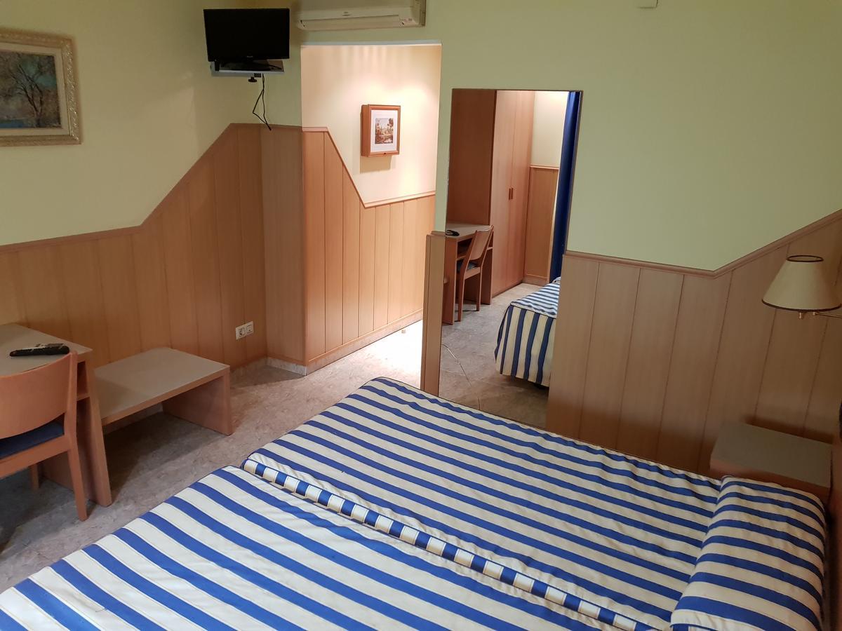 Hostal Milenium Els Monjos Exterior photo